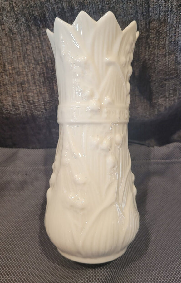 Belleek Pottery Vase Lily 