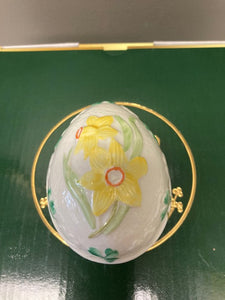 Belleek Pottery Cover Egg Box with Daffodils
