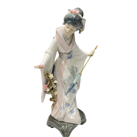 Lladro Japonesita con Sombrilla, #5 Teruka